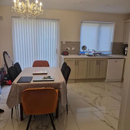 Bellmullet, Waterside Townhouse * Belmullet